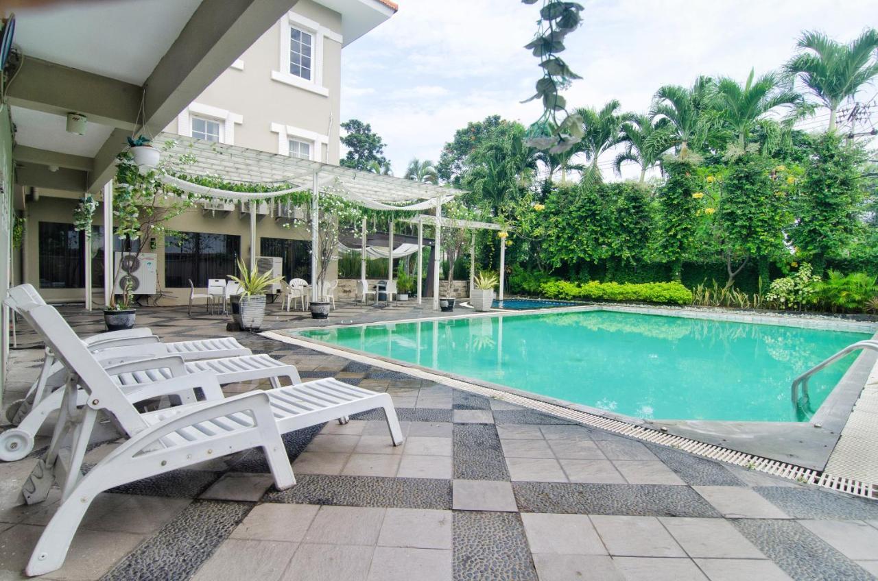 Country Heritage Hotel Surabaya Exterior foto