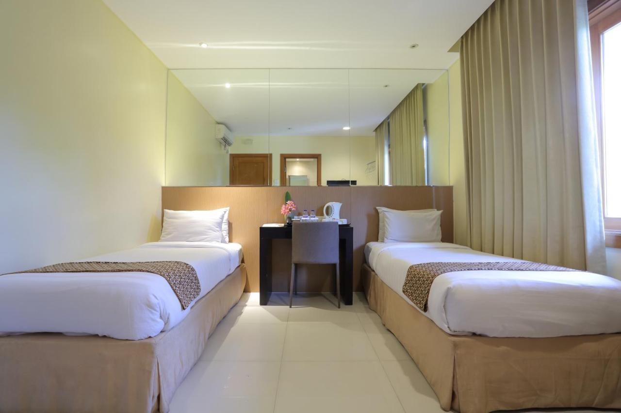 Country Heritage Hotel Surabaya Exterior foto
